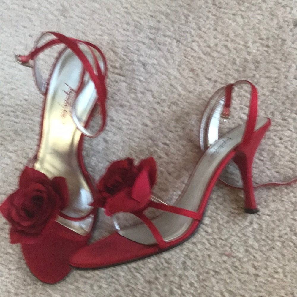 Red Jacqueline Ferrar 3” heels size 81/2